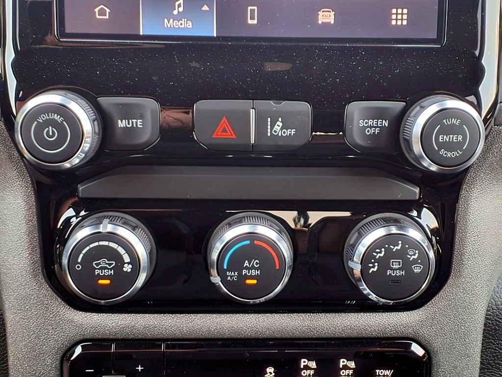 2026 RAM 1500 RAM 1500 TRADESMAN CREW CAB 4X4 5'7' BOX
