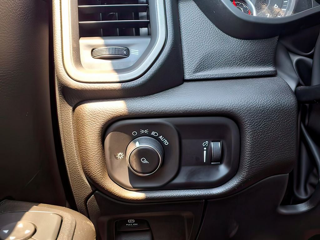 2026 RAM 1500 RAM 1500 TRADESMAN CREW CAB 4X4 5'7' BOX