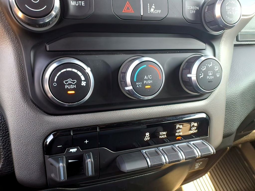 2022 RAM 1500 Big Horn Crew Cab 4x4 6'4' Box