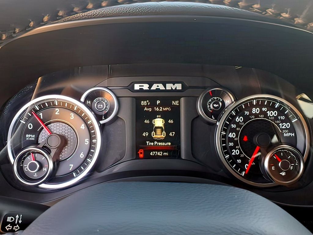 2022 RAM 1500 Big Horn Crew Cab 4x4 6'4' Box