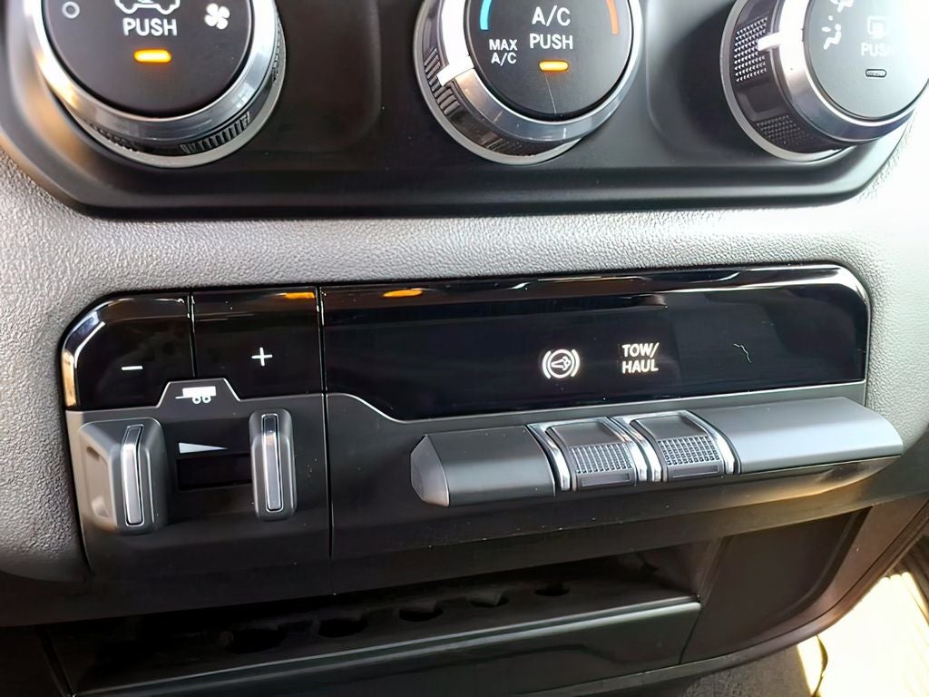 2024 RAM 3500 Big Horn Crew Cab 4x4 8' Box