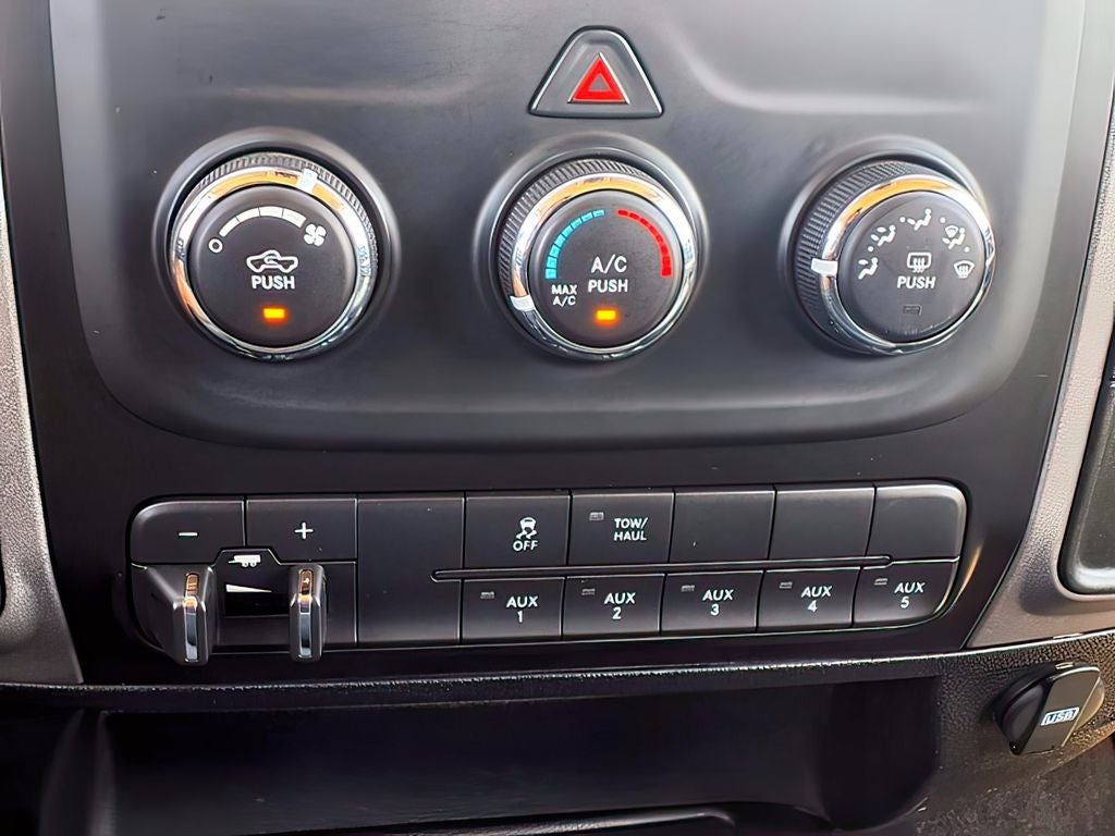 2017 RAM 2500 Tradesman Regular Cab 4x4 8' Box