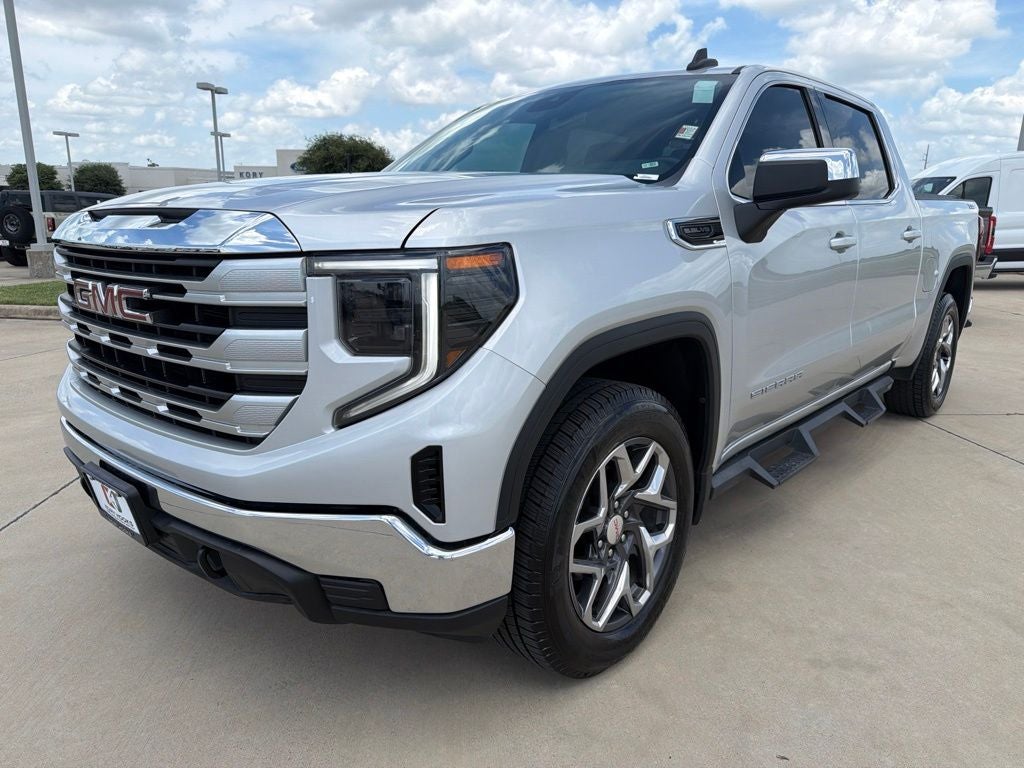 2022 GMC Sierra 4WD Crew Cab Short Box SLE's photo