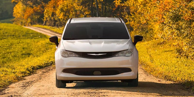 Chrysler Voyager front view