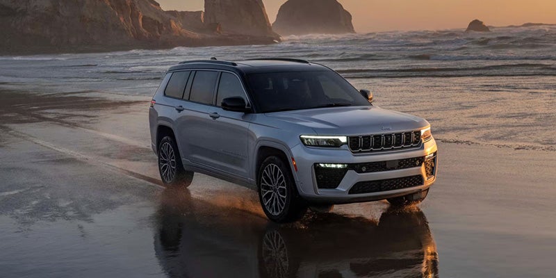 Jeep Grand Cherokee front driving view